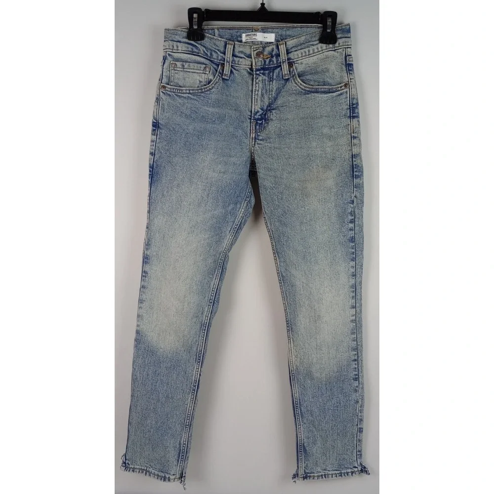 Signature Gold Levi Strauss Men's 29x30 Slim Cut Medium Wash Blue Jeans